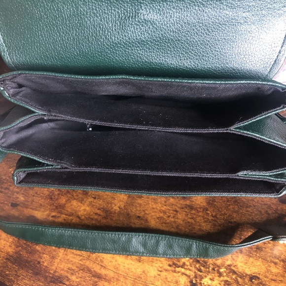 Vintage Green Purse with Gold Detail on Strap - Picture 6 of 10